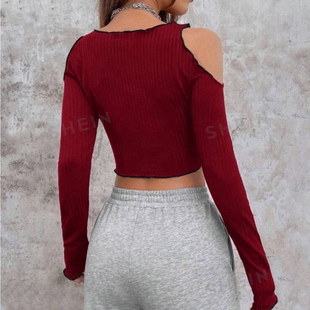 Red spider shoulder lettuce Trim Crop Tee